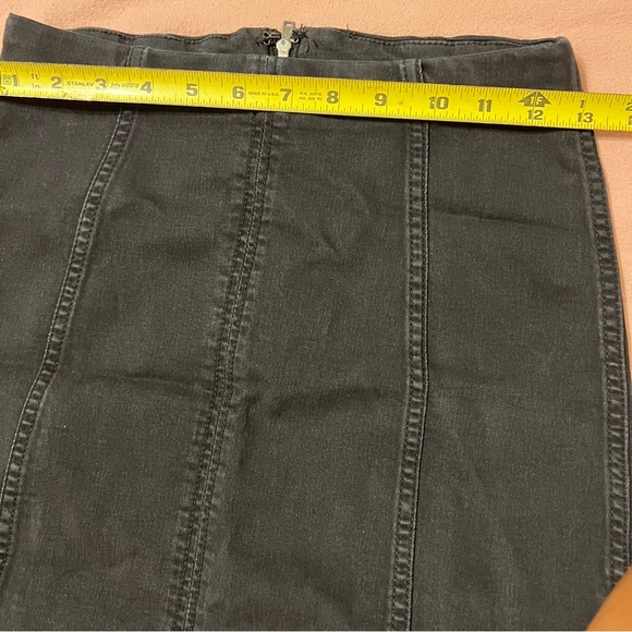 Like new* mini skirt - Picture 8 of 8